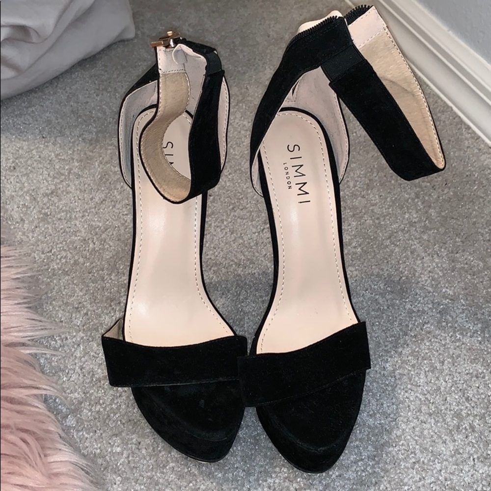 Simmi London heels never worn